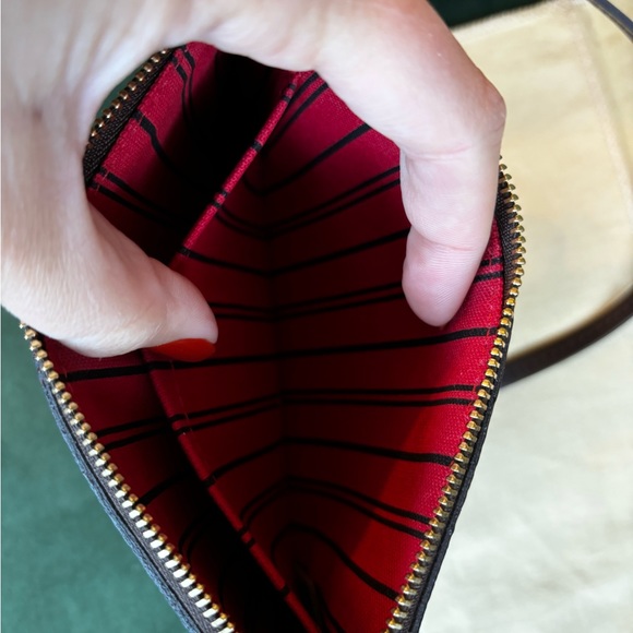 Authentic Louis Vuitton Neverfull PM clutch damier ebene red lining NEW - Picture 5 of 12